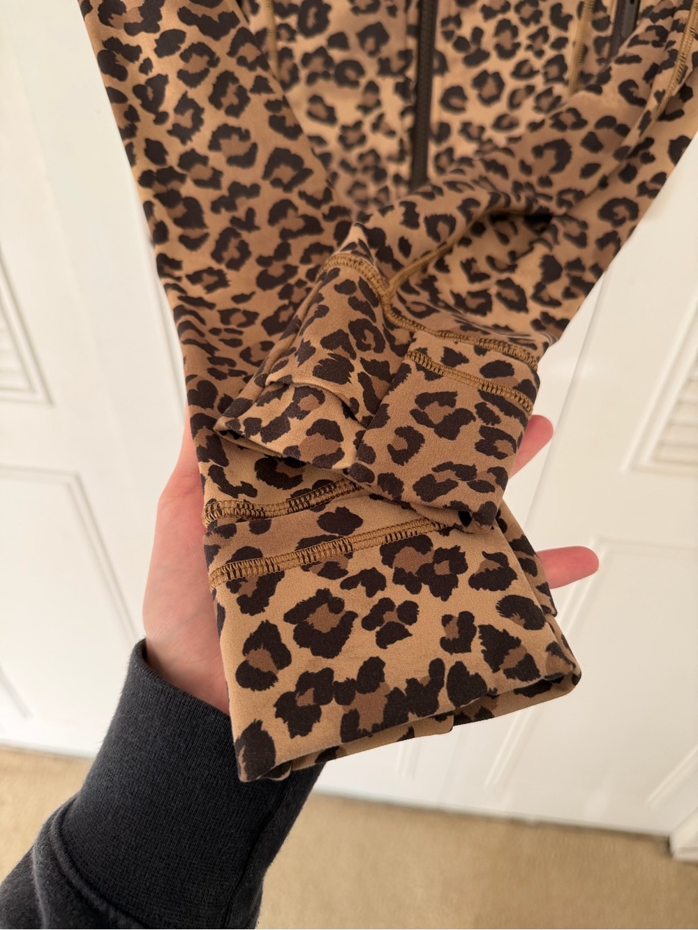 Lululemon Cropped Define - Leopard - Picture 2 of 6